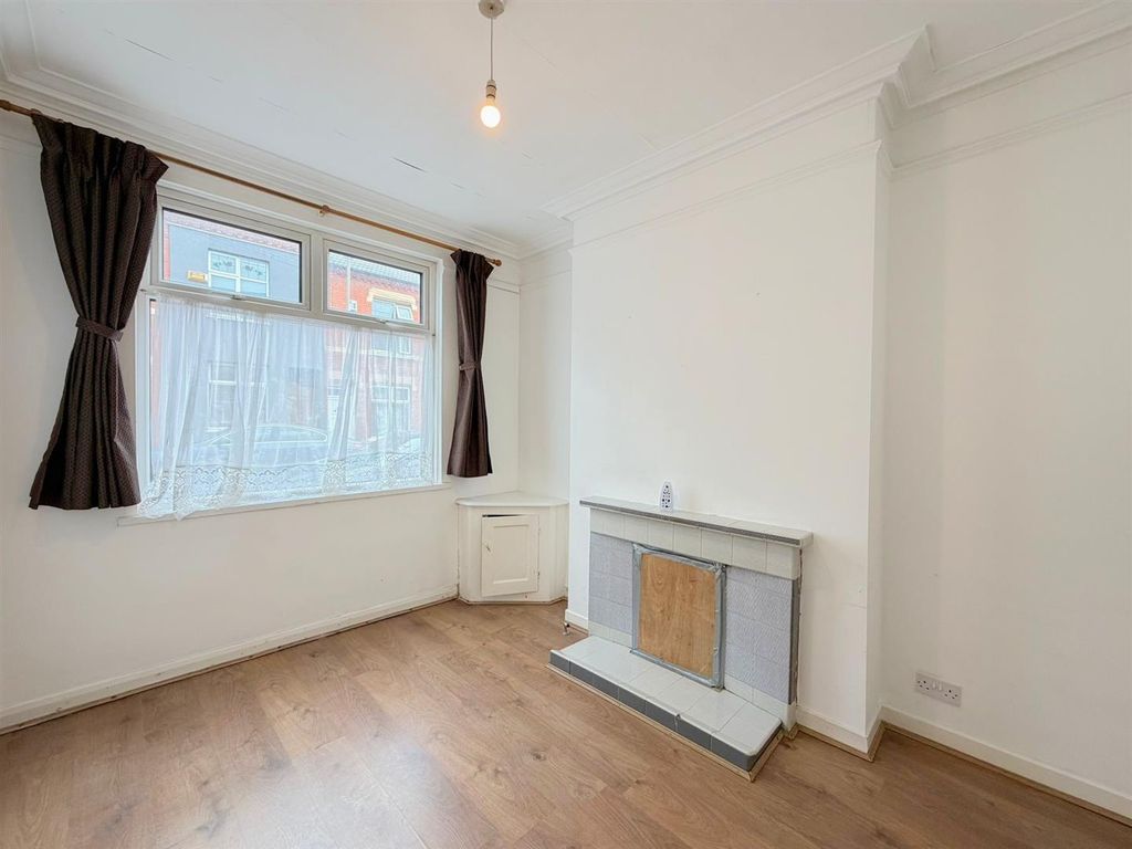 Property photo 3 of 14 Sitting Room