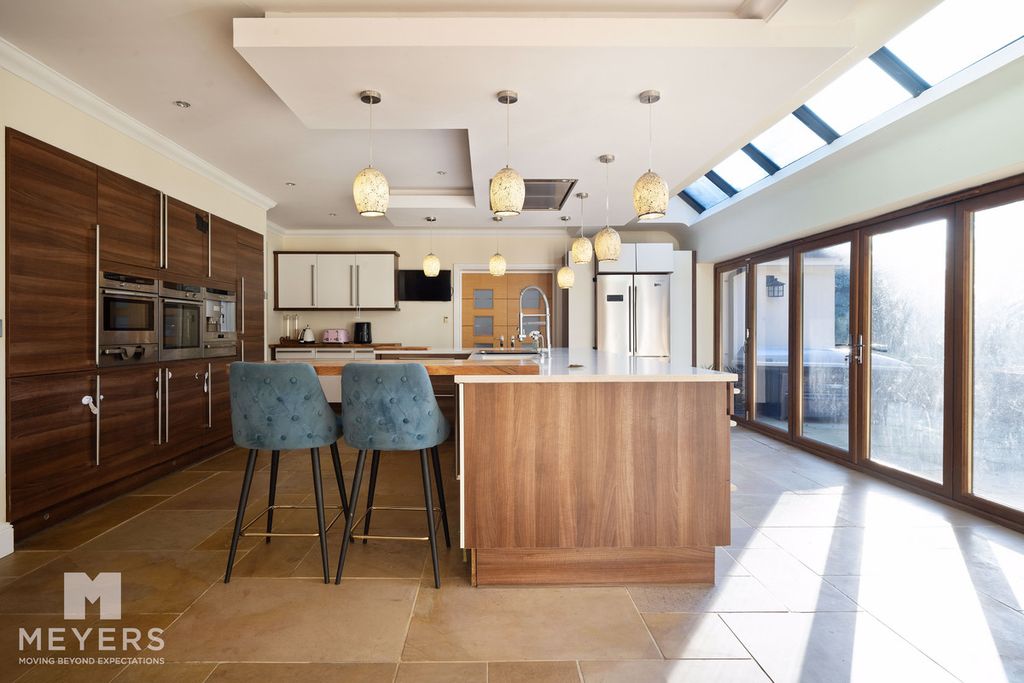 Property photo 2 of 48