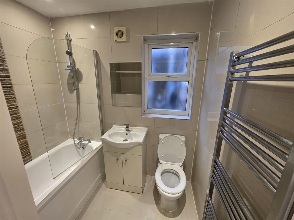 Property photo 2 of 8 5.Jpeg