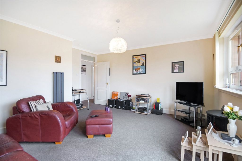 Property photo 3 of 19 Living Room