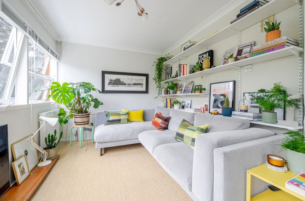 Property photo 2 of 18