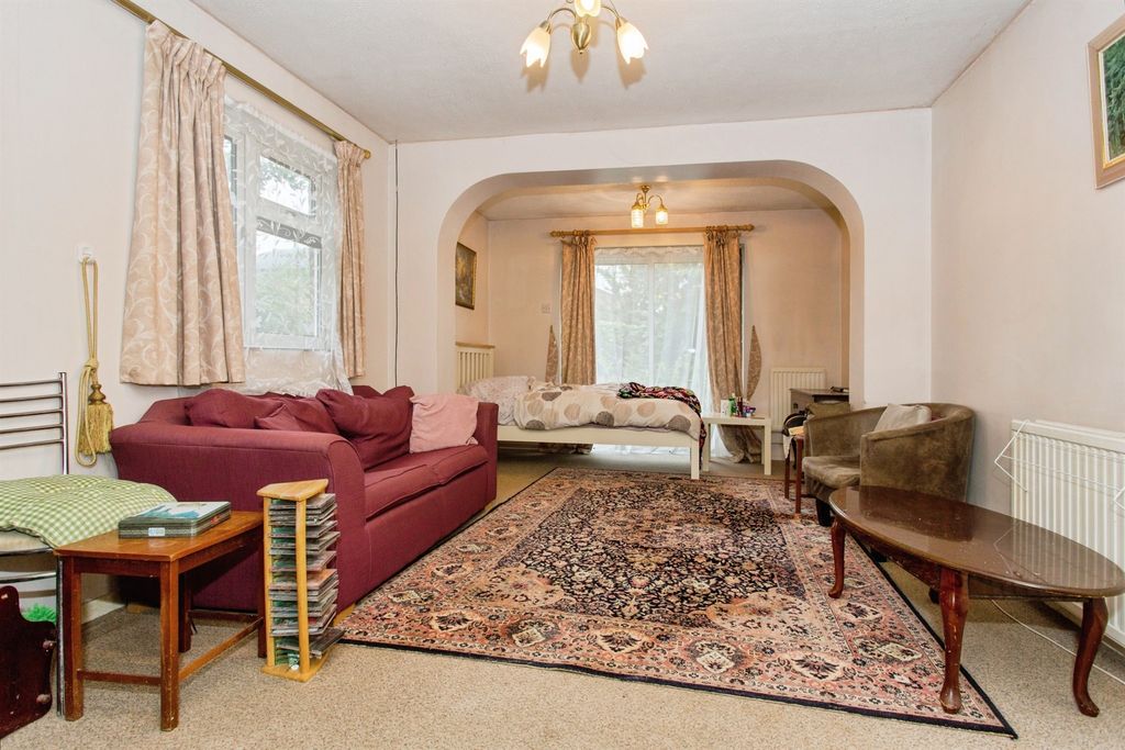 Property photo 3 of 11