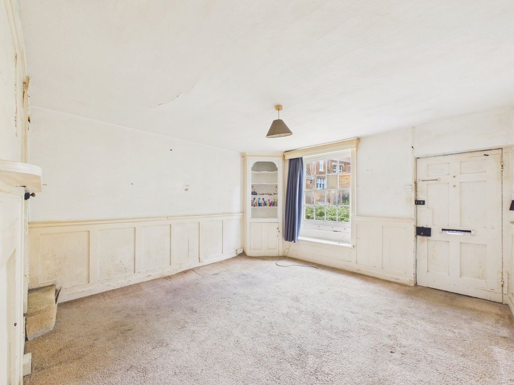 Property photo 3 of 16 Living Room