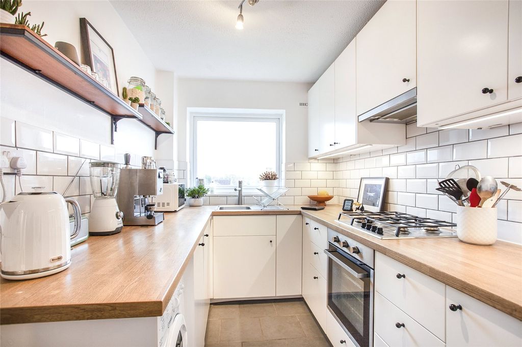 Property photo 2 of 8 Kitchen