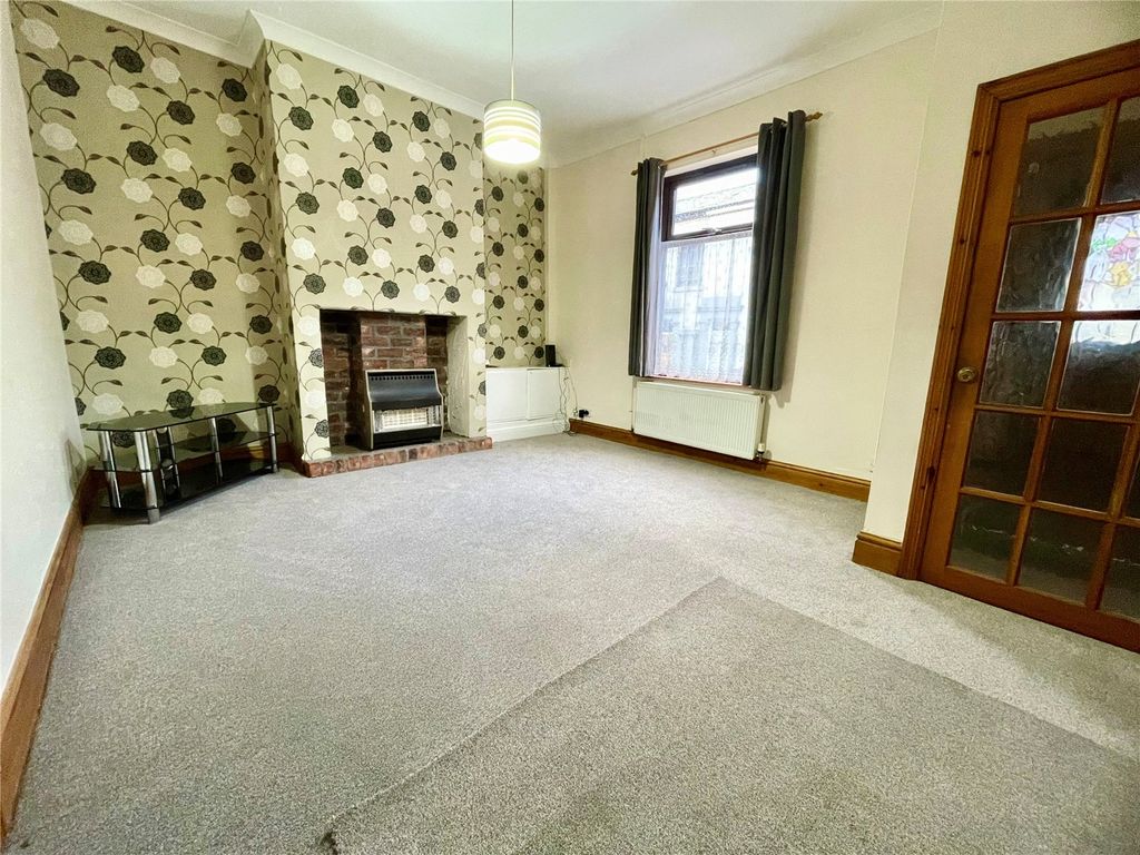 Property photo 3 of 10 Lounge