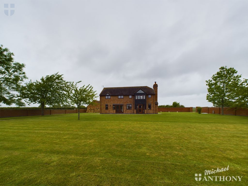 Property photo 1 of 26 Cam02538G0-Pr0305-Still027
