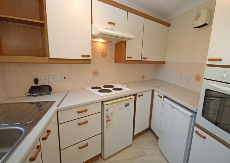 Property photo 2 of 6 Kitchen