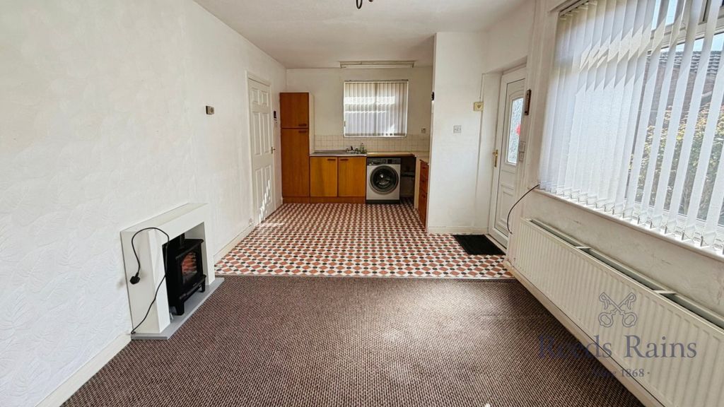 Property photo 3 of 16 Kitchen/Diner