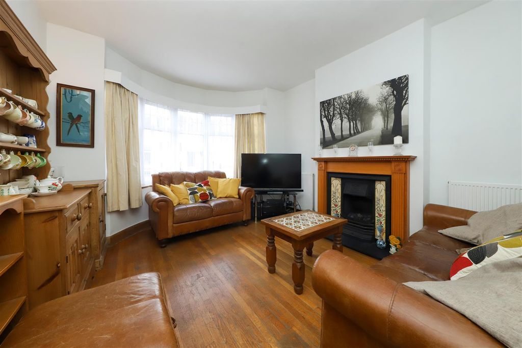 Property photo 2 of 16 Sitting Room