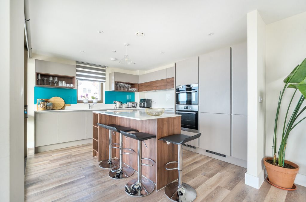 Additional image 5 of 3 bed flat for saleWest Parade, Worthing, West Sussex BN11