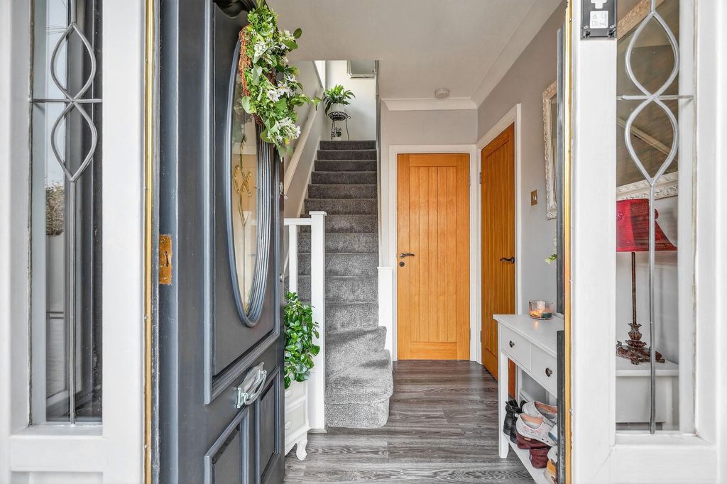 Property photo 2 of 25