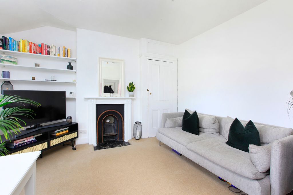 Property photo 2 of 8