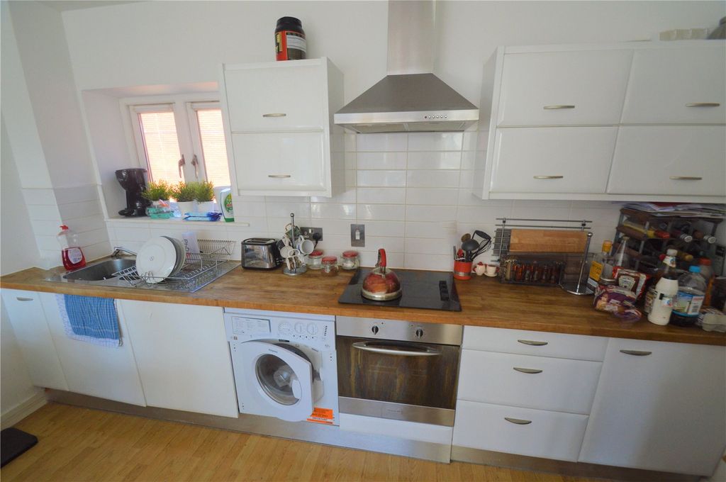 Property photo 3 of 7 Kitchen