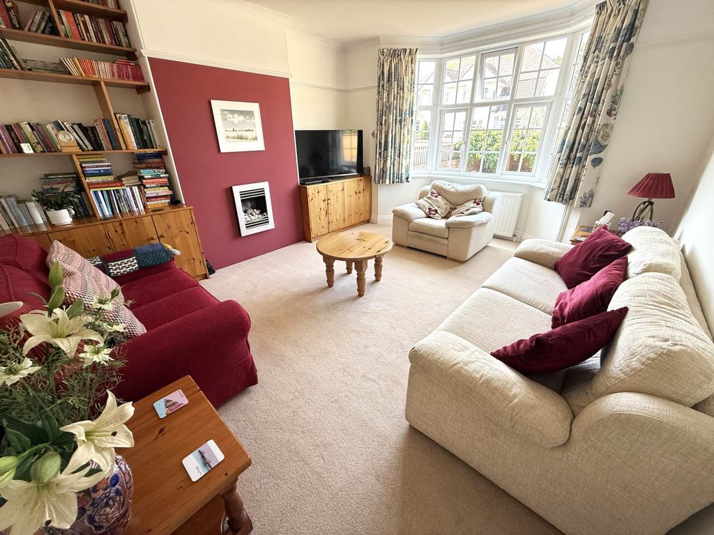 Property photo 2 of 18