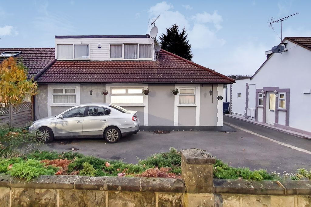 Property photo 1 of 2