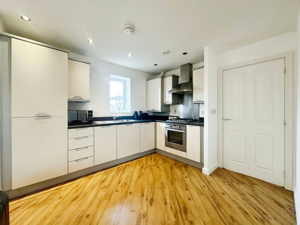 Property photo 3 of 12 Kitchen