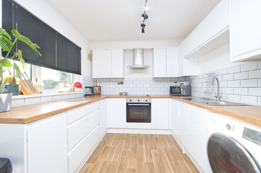 Property photo 3 of 8 Picture 3