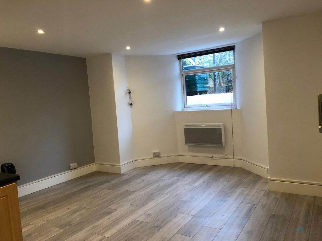 Property photo 2 of 6 Gallery