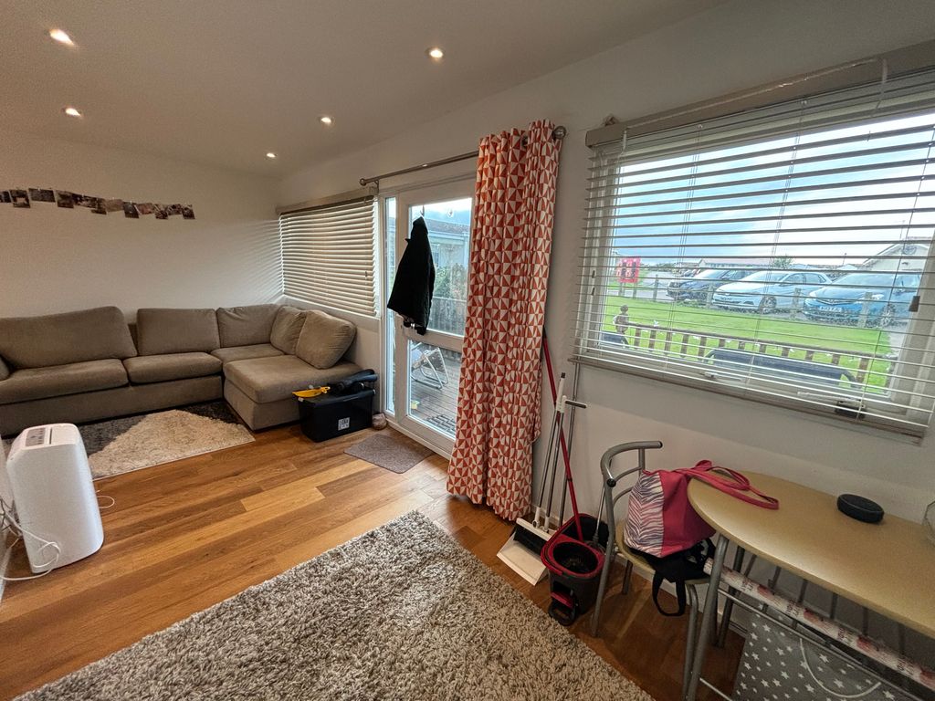 Property photo 2 of 11 Image