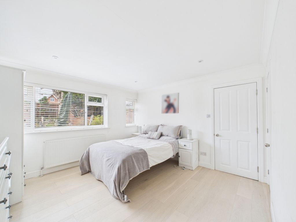 Property photo 2 of 7 Cam03750G0-Pr0080-Still004