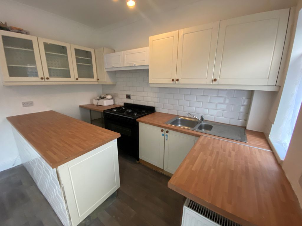 Property photo 3 of 13 Kitchen