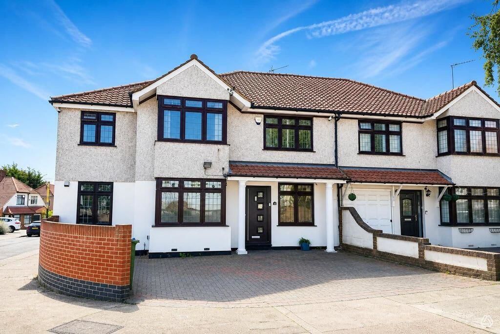 Property photo 1 of 17 Photo 10
