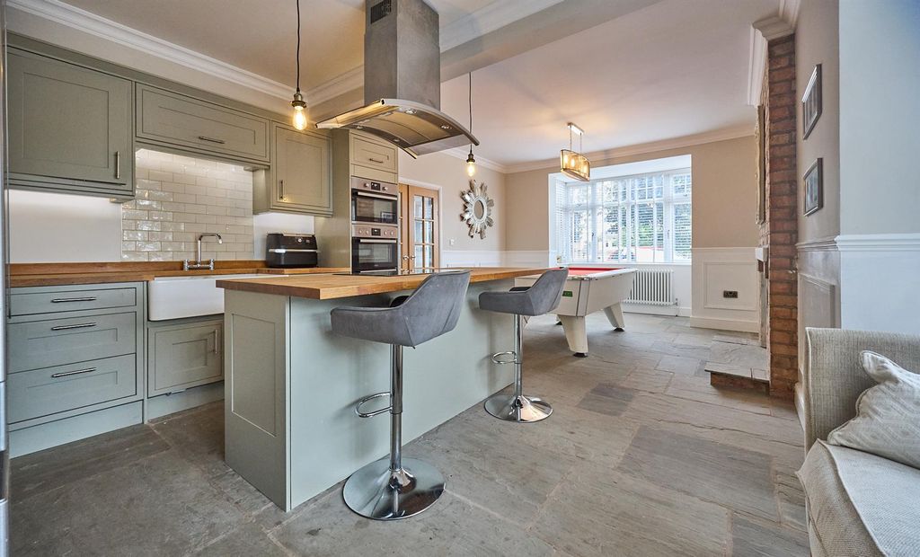 Property photo 3 of 33 Re-Fitted Dining Kitchen To Front