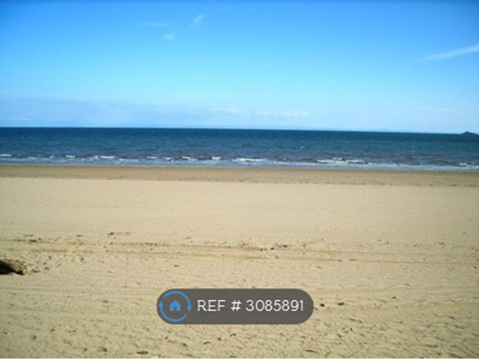 Property photo 3 of 20 Beach Opposite