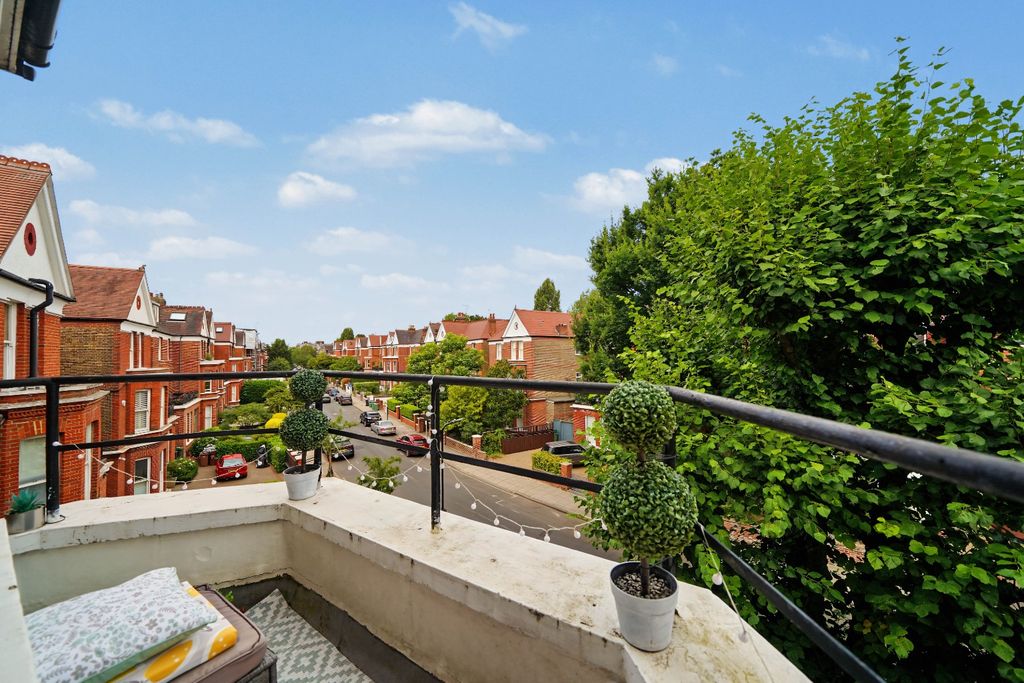 Property photo 2 of 8 5326711