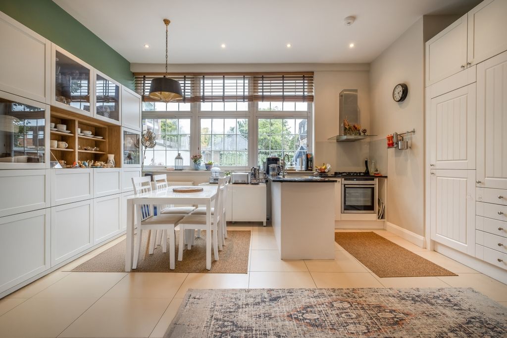 Property photo 2 of 14 4-Westleigh-Avenu...