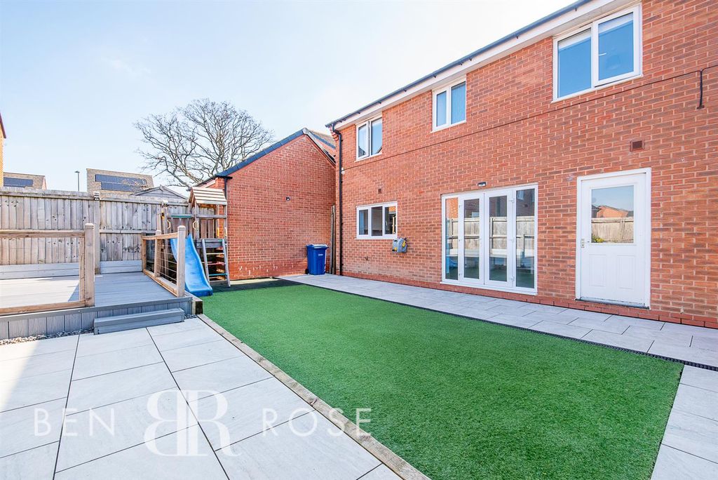 Property photo 2 of 27 Garden