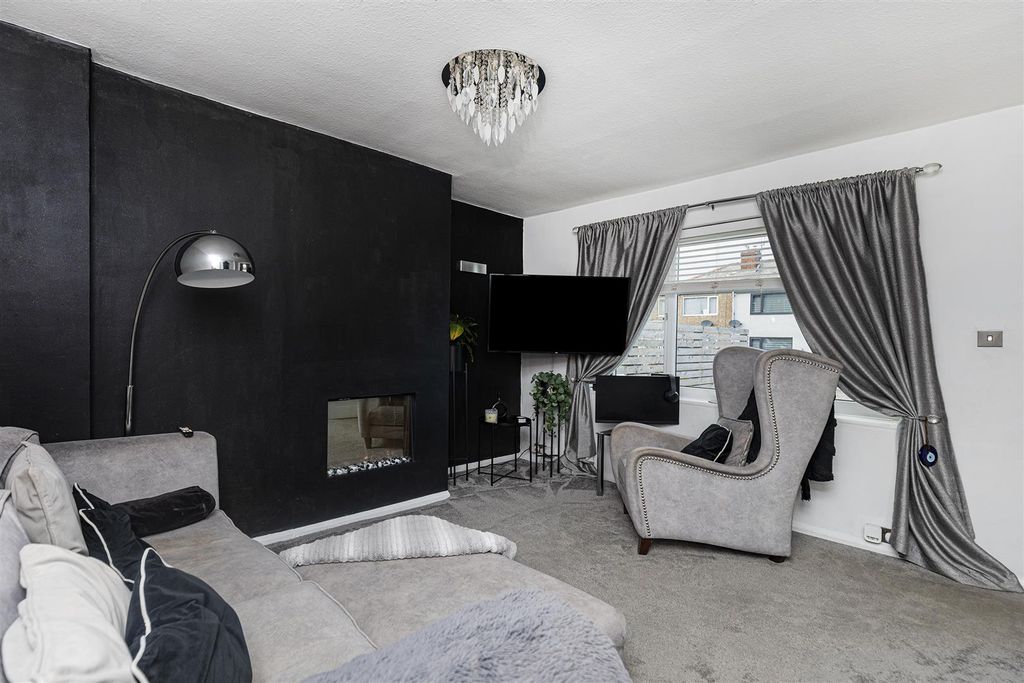 Property photo 2 of 27 Living Room