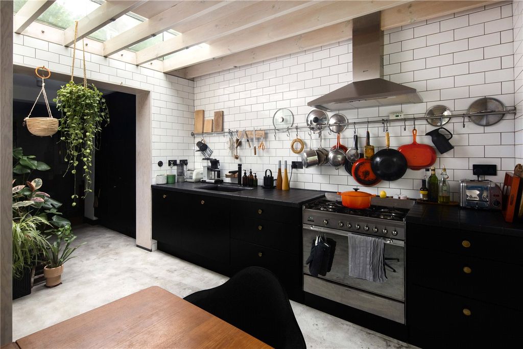 Property photo 3 of 25 Kitchen/Diner