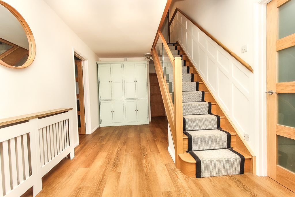 Property photo 3 of 24 Entrance Hall