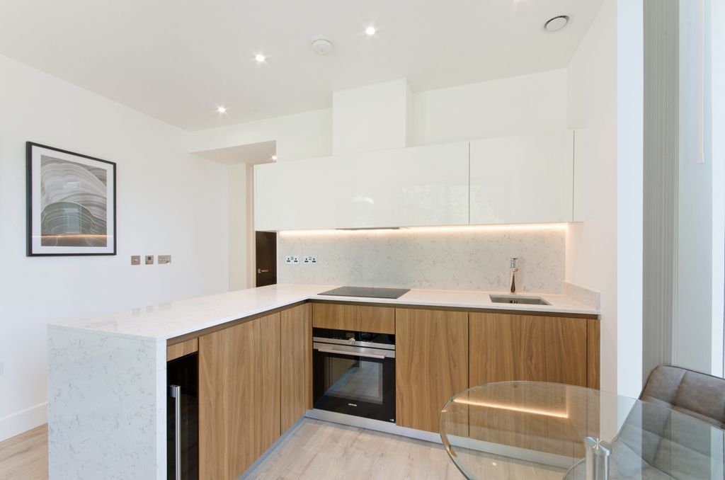 Property photo 3 of 9 Kitchen