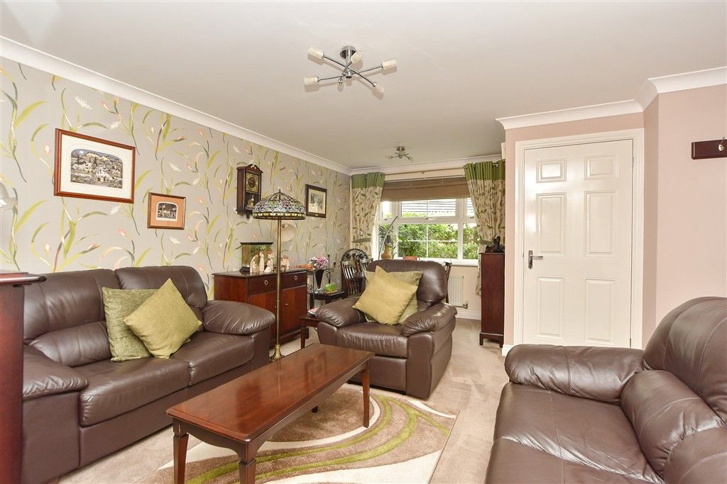 Property photo 3 of 14 Lounge