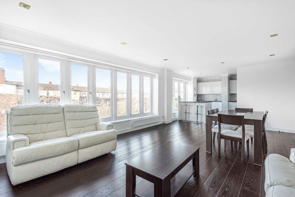 Property photo 2 of 7