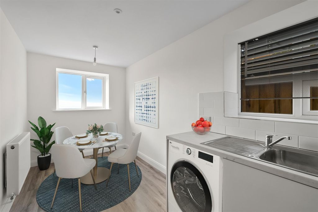 Property photo 3 of 10 Kitchen/Diner