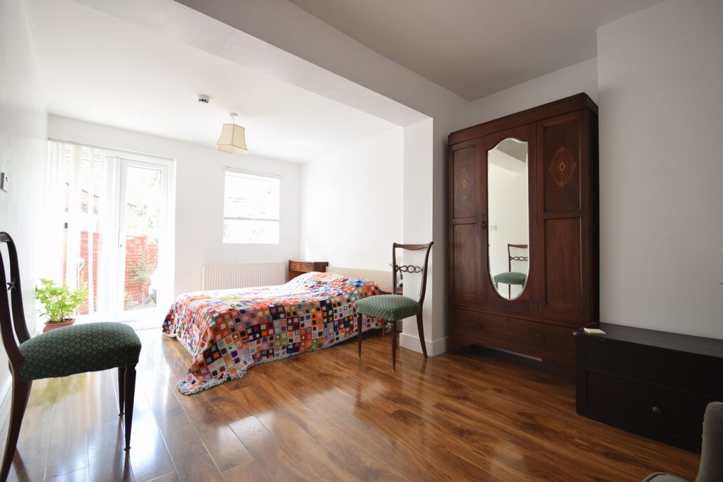 Property photo 3 of 7 Photo 5