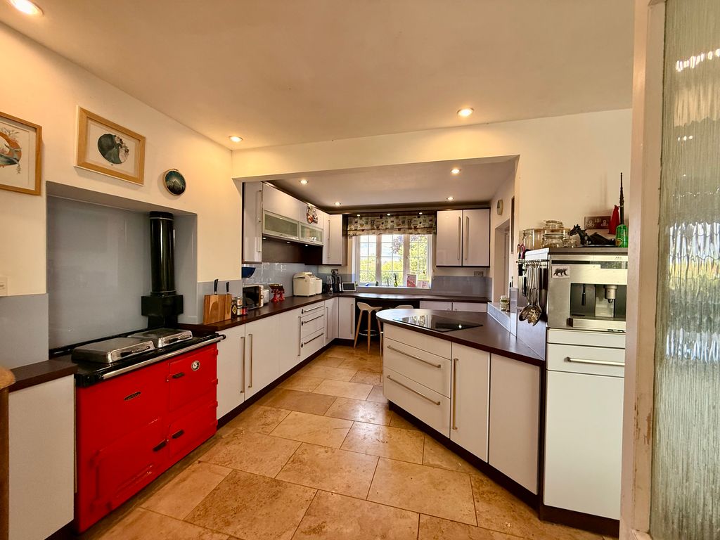 Property photo 2 of 14 Kitchen