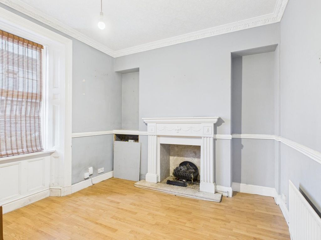 Property photo 2 of 16 Living Room