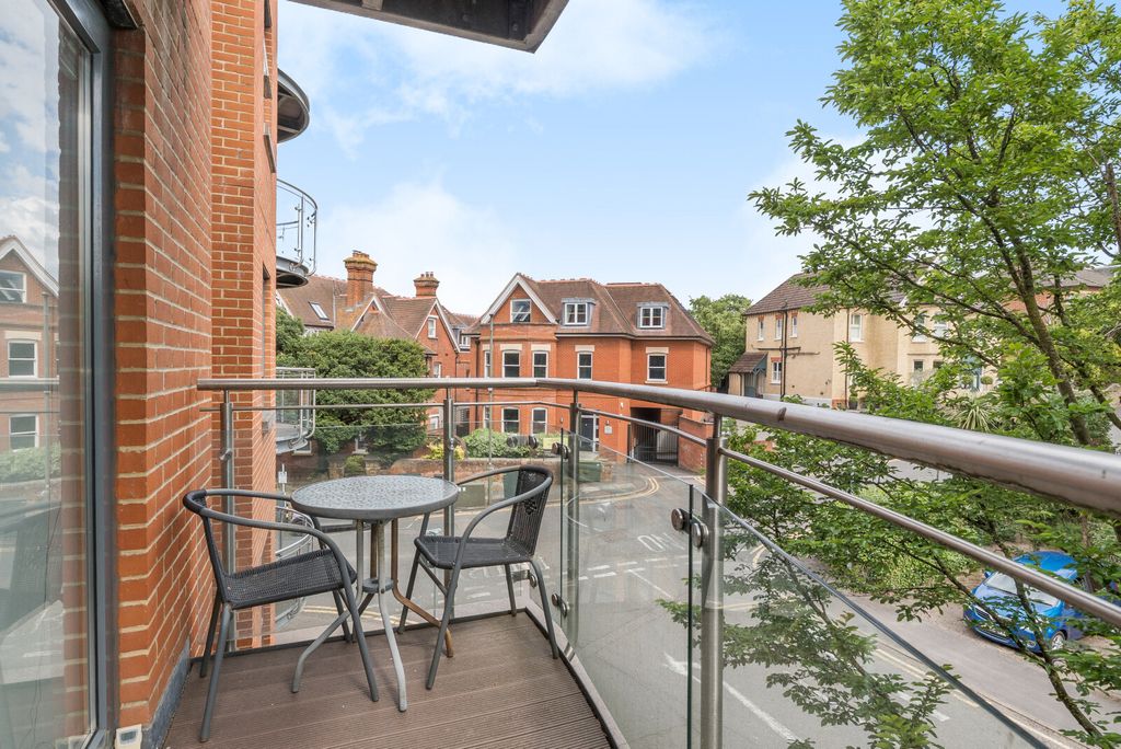 Property photo 1 of 16 1302054-3-683723c...