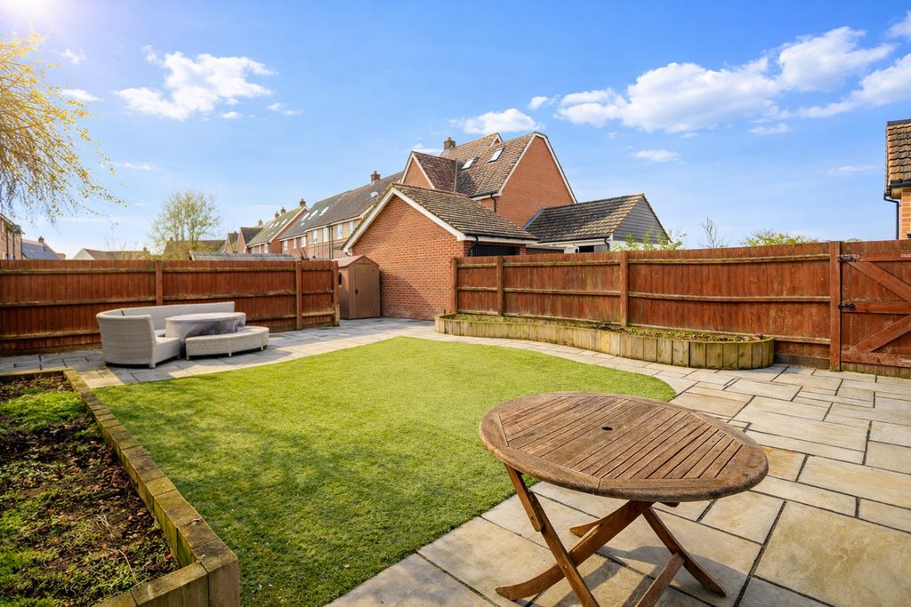 Property photo 2 of 31