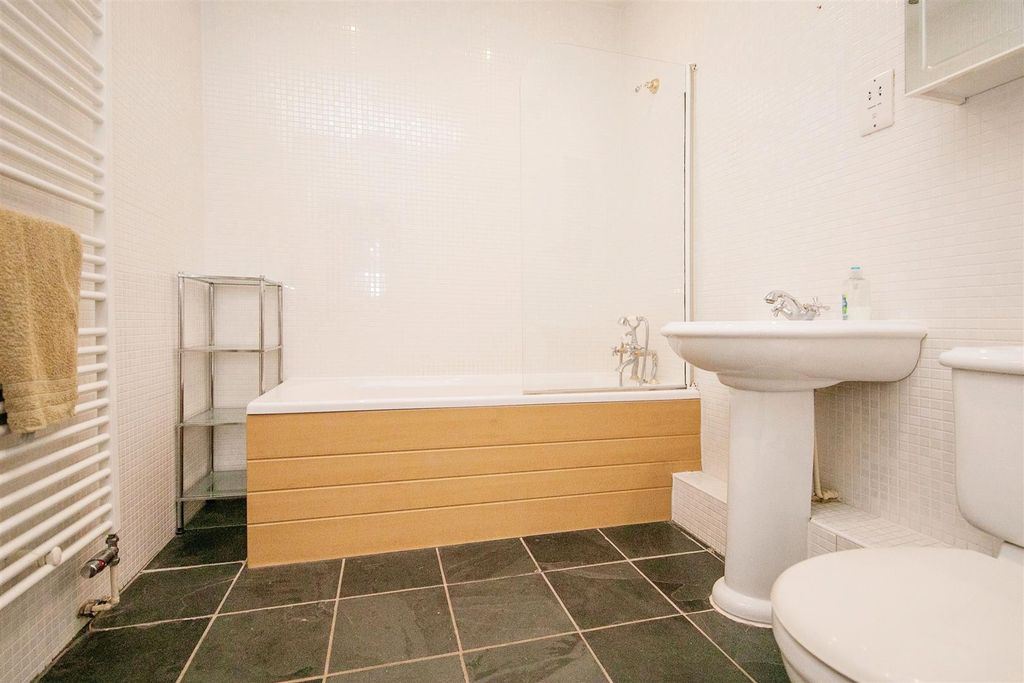 Property photo 2 of 12 Image