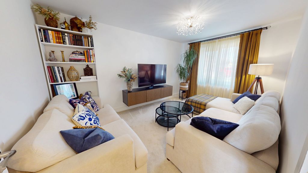 Property photo 3 of 18