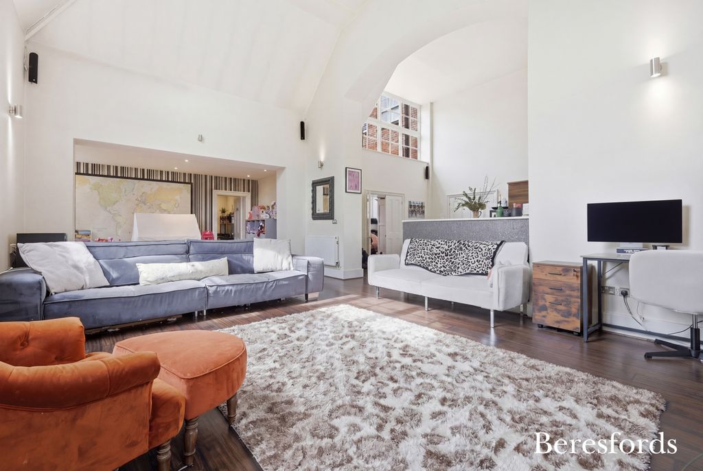 Property photo 2 of 28 Picture No. 11