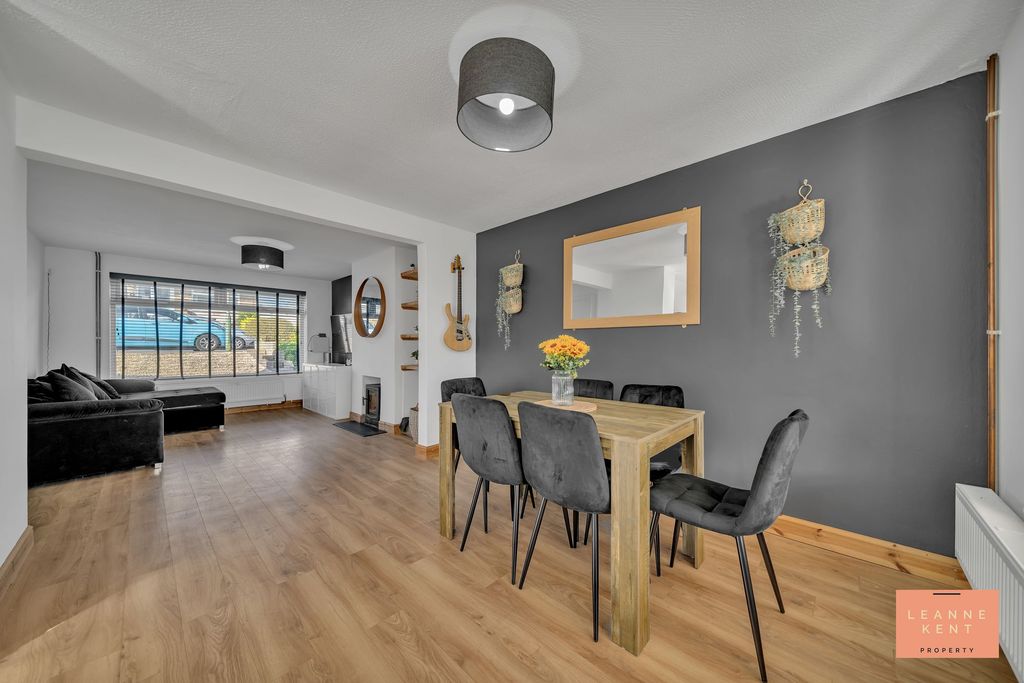 Property photo 3 of 42