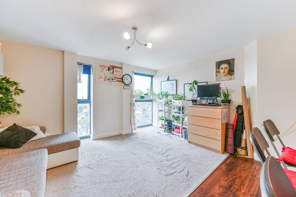 Property photo 3 of 7