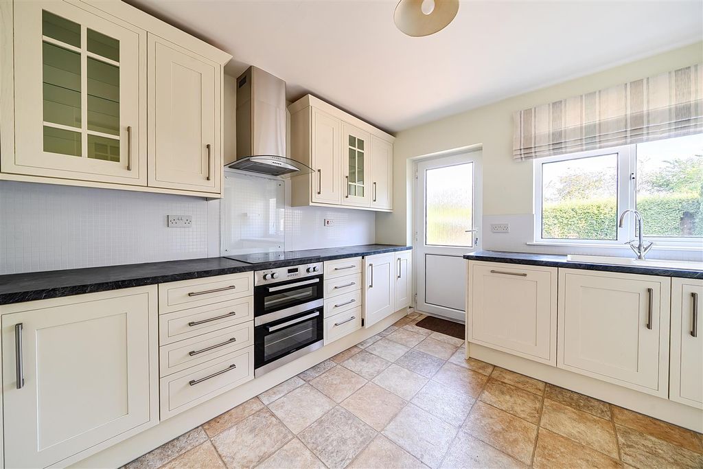 Property photo 2 of 20 Kitchen