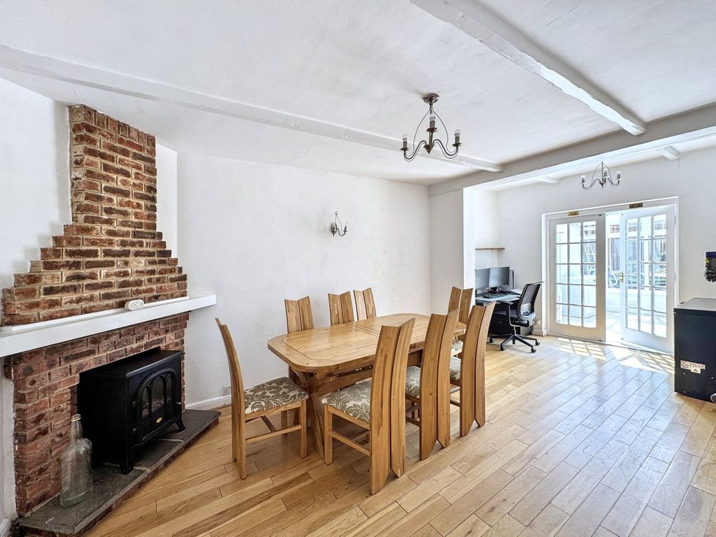 Property photo 3 of 25